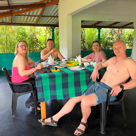 Sigiri Sandilu Homestay Szigirija Kültér fotó