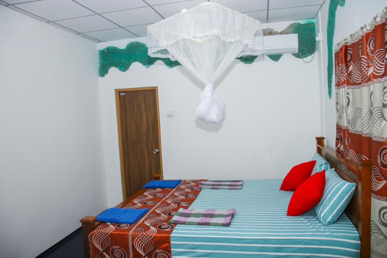 Sigiri Sandilu Homestay Szigirija Kültér fotó
