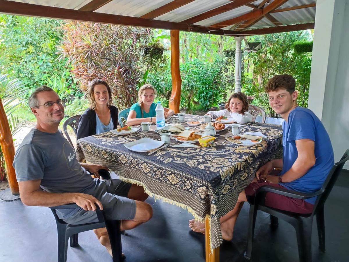 Sigiri Sandilu Homestay Szigirija Kültér fotó