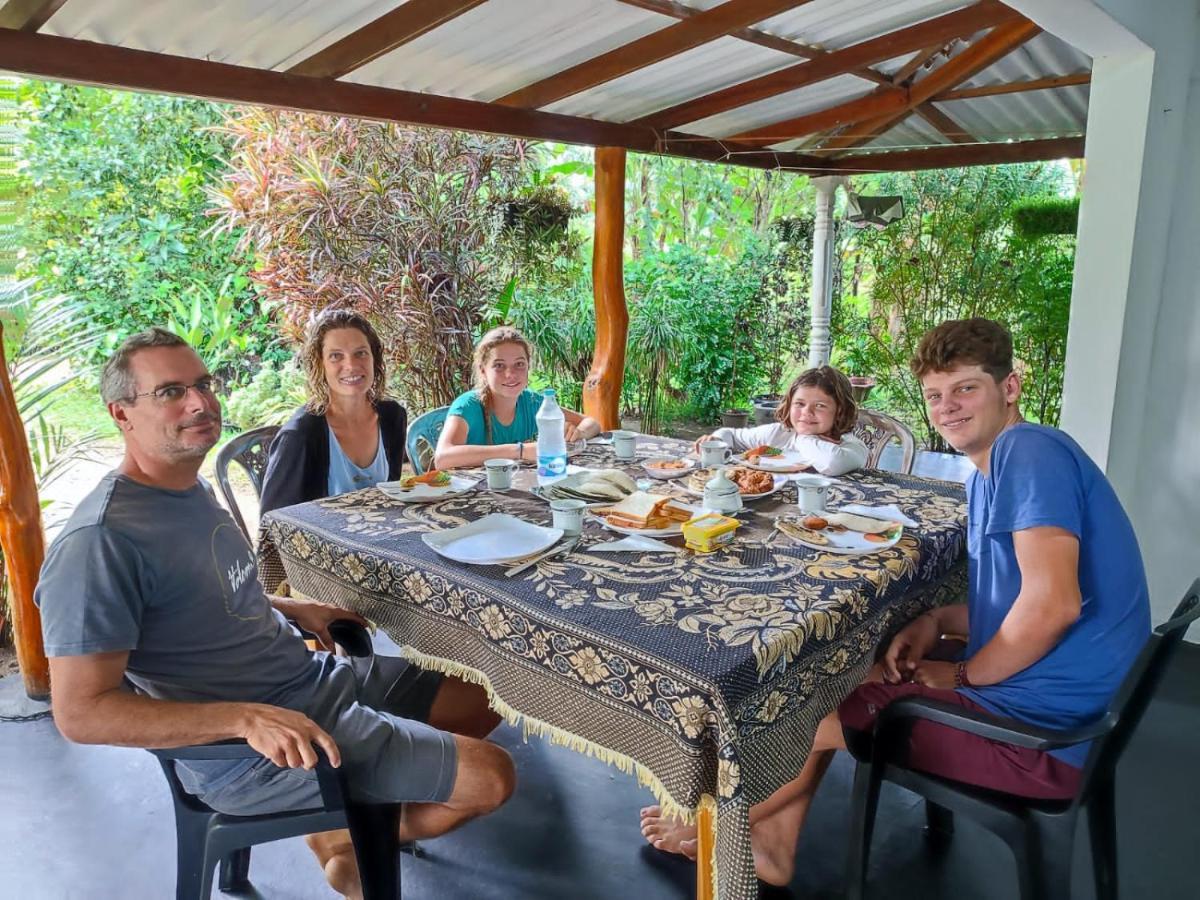 Sigiri Sandilu Homestay Szigirija Kültér fotó