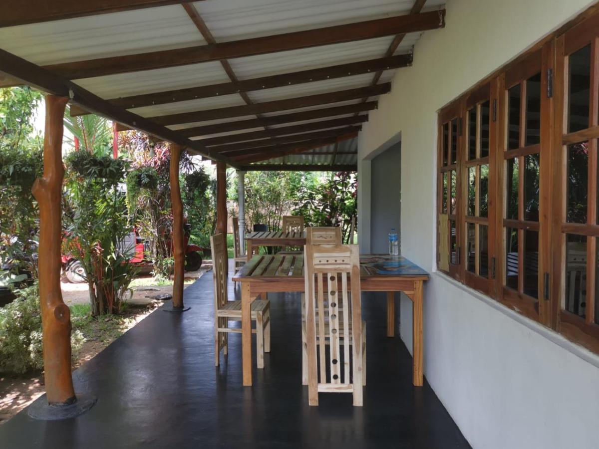 Sigiri Sandilu Homestay Szigirija Kültér fotó